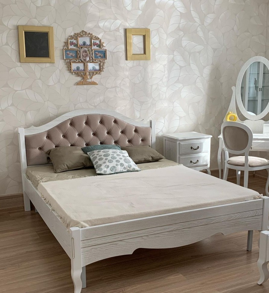 Кровать "Авиньон" с каретной стяжкой Кровать "Авиньон" с каретной стяжкой